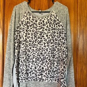 Women’s Kut From the Kloth Leopard Print Sweater EUC